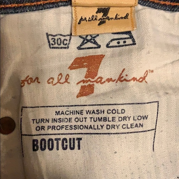 Amazing pair of “7 for all mankind” bootcut jeans! - Picture 3 of 4